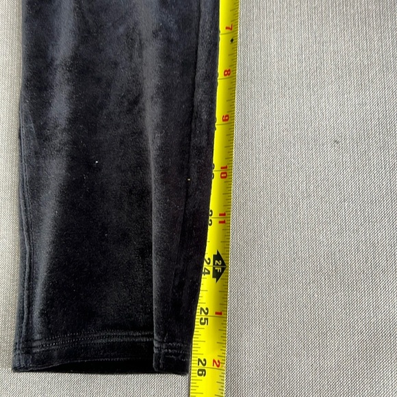 Spanx black Velour leggings. Super soft. Dress up or down. Size Medium. - Picture 8 of 9
